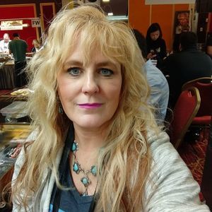 Meet your Posher, Traci